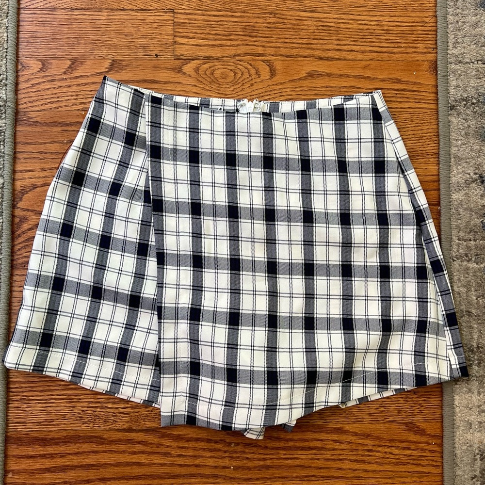 Princess Polly plaid skort
